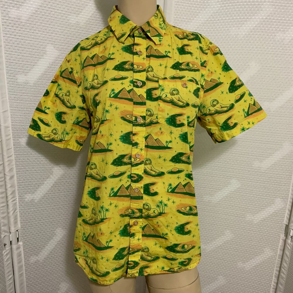Middle Of Beyond Button Down Shirt MOB Pyramid Sphinx UFO Yellow Green Mens M
